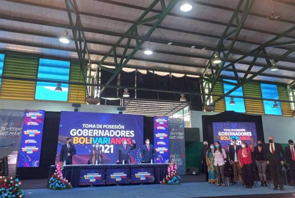 En FOTOS: Vestidos y trajes de GALA, la “alfombra ROJA” en las juramentaciones de gobernadores