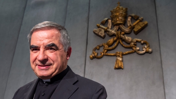 El juicio en el Vaticano al excardenal italiano Angelo Becciu por corrupción se reanudará a mediados de febrero