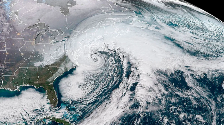 Alerta en la Costa Este de los EEUU: ciclón bomba amenaza con tormenta de nieve y fuertes vientos
