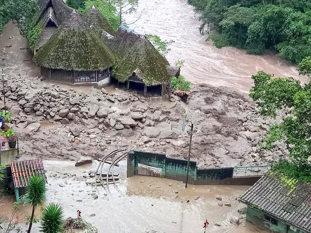 El pueblo de Machu Picchu quedó inundado tras desbordarse un río en Perú