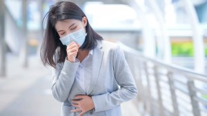 Coronavirus: toser hacia abajo reduce la propagación de las gotitas respiratorias