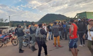 Grupo armado arremete contra comunidades indígenas tras intento de ocupación de galpón en Bolívar