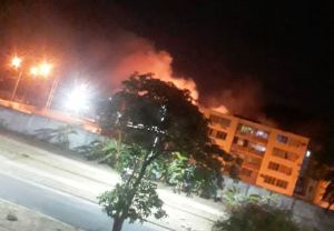 Reportaron incendio forestal frente al ambulatorio Arsenal en Maracay este #25Ene (Fotos)
