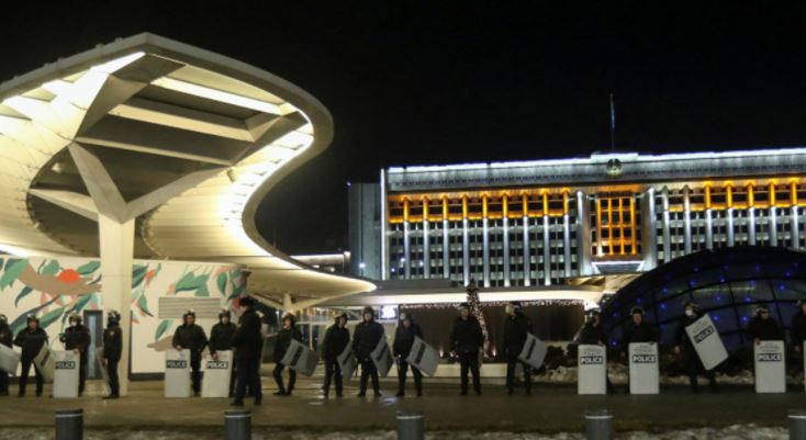 Kasajistán: Los destrozos en el aeropuerto de Almaty tras ser saqueado por manifestantes (VIDEOS)