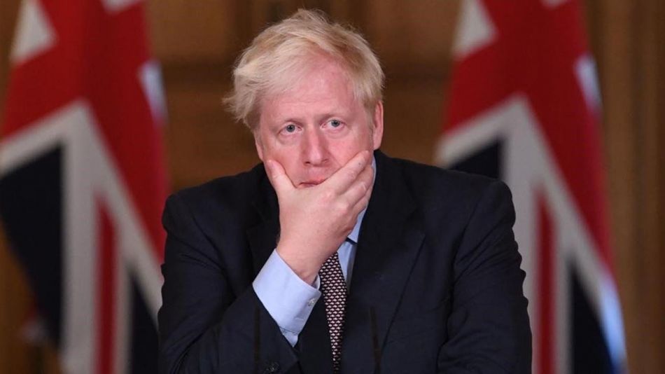 Filtraron nueva FOTO que muestra a Boris Johnson con botella de champán mientras celebraba en Downing Street