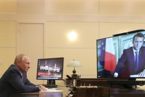 Putin y Macron conversaron por teléfono sobre crisis de Ucrania y “garantías de seguridad”