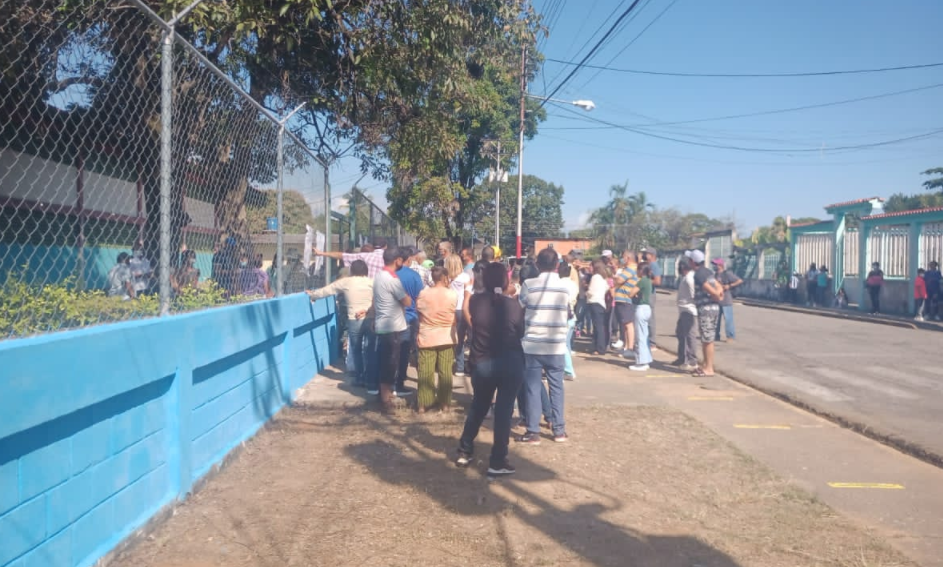 Cierran centros de votación sin electores, pero todavía sigue el proceso en Barinas