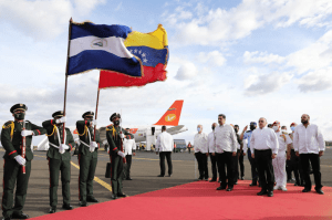Maduro aterrizó en Nicaragua para aplaudir la consecución de Ortega en el poder