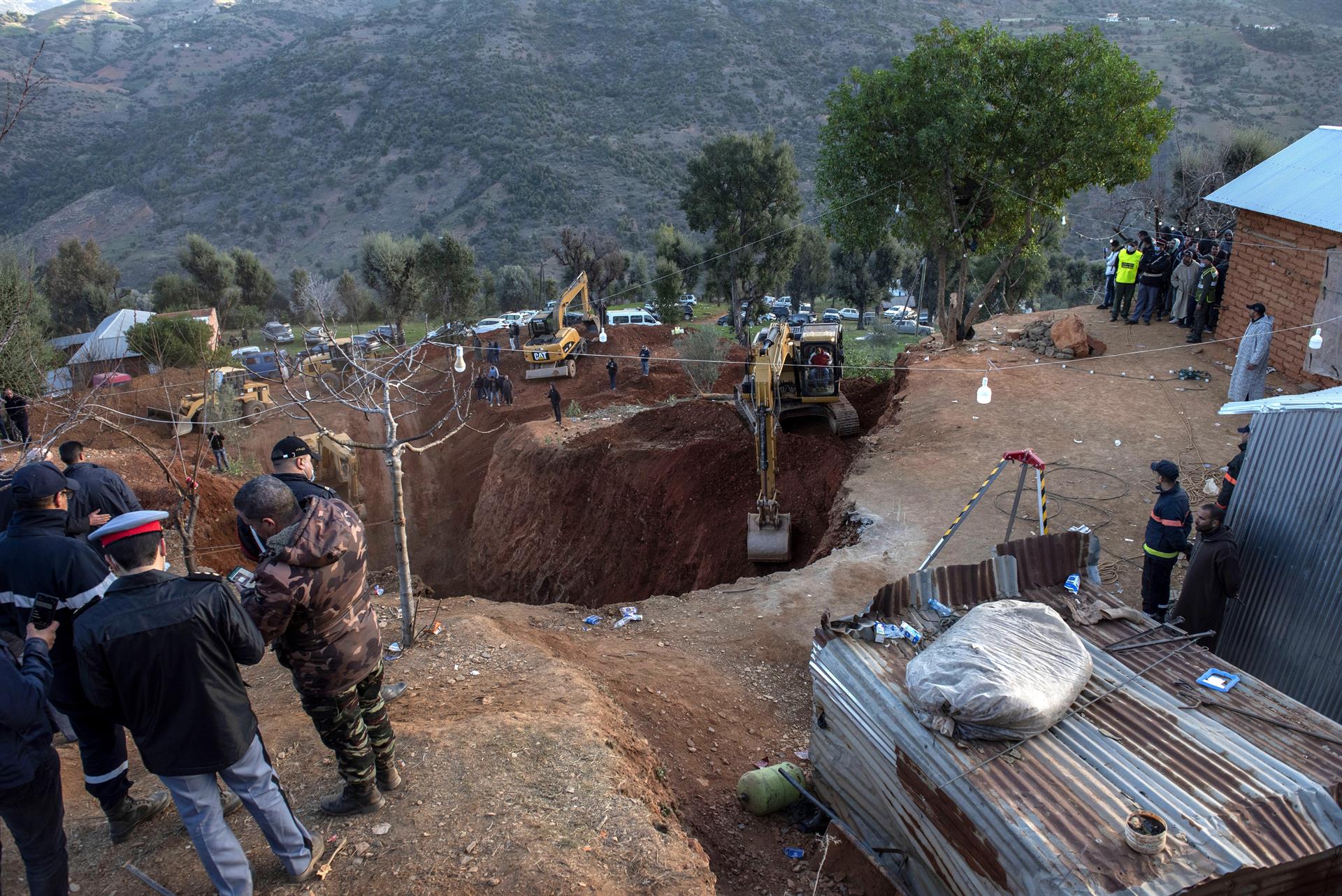 Últimas etapas de la excavación vertical para llegar al niño marroquí Rayan
