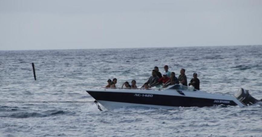 Curazao interceptó embarcación con 13 venezolanos que estaba a la deriva (Fotos)