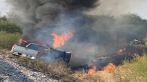 Vehículo en llamas: La peligrosa persecución en Texas que terminó con más de diez migrantes arrestados