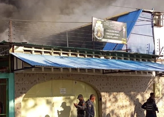 Escuela en Valencia sufrió fuerte incendio mientras los alumnos estaban en clases (FOTOS)