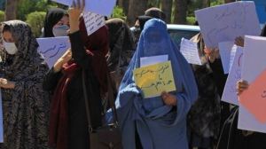 Los talibanes buscan “borrar” completamente a las mujeres de la vida pública