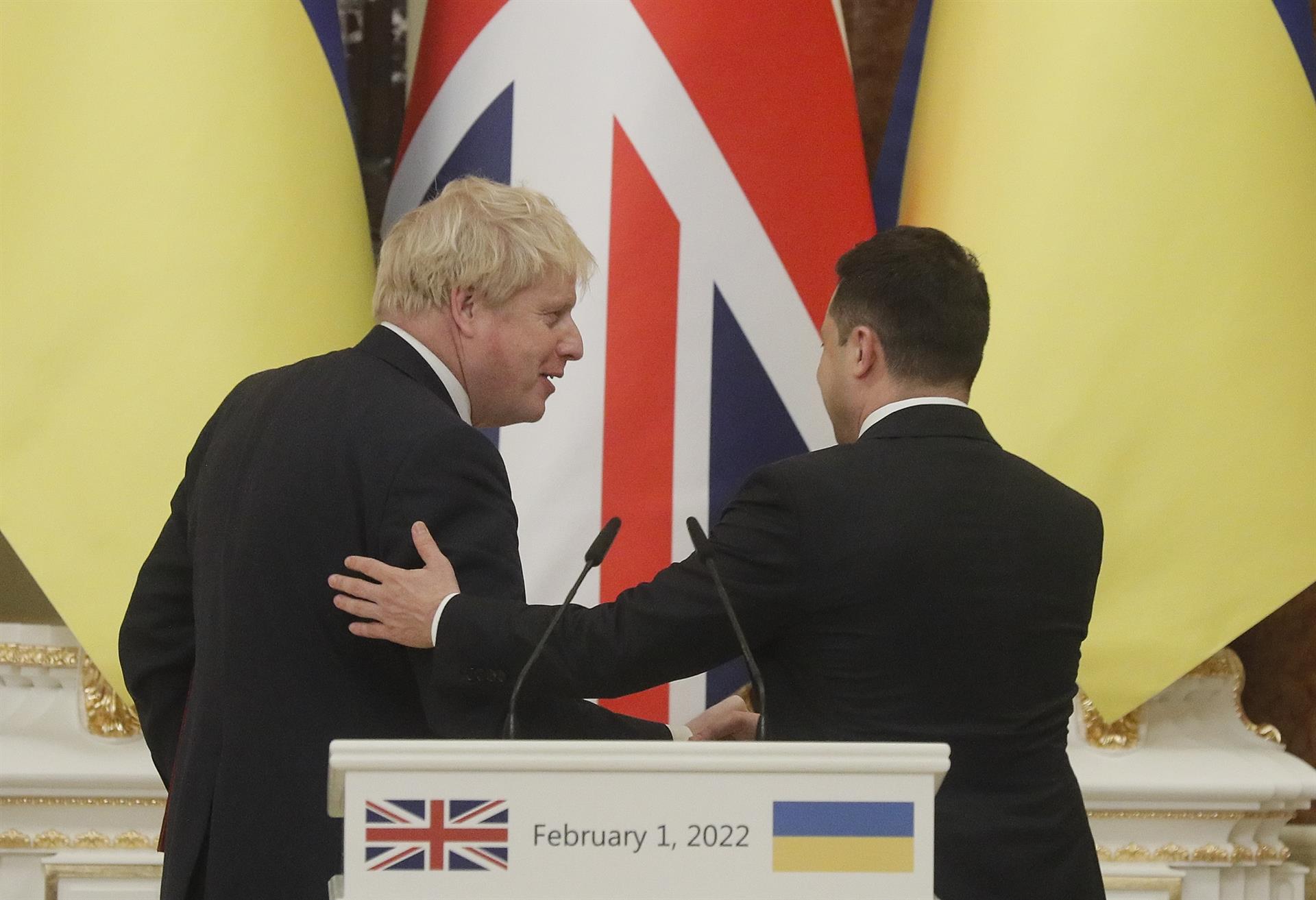 Boris Johnson compara a Zelenski con Churchill por ser el “rugido” del pueblo
