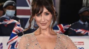 Actriz británica reveló que su esposo la ve “tener sexo” con otros hombres