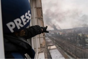 Cómo es la trinchera improvisada de periodistas y refugiados en los hoteles de Ucrania tras la invasión rusa