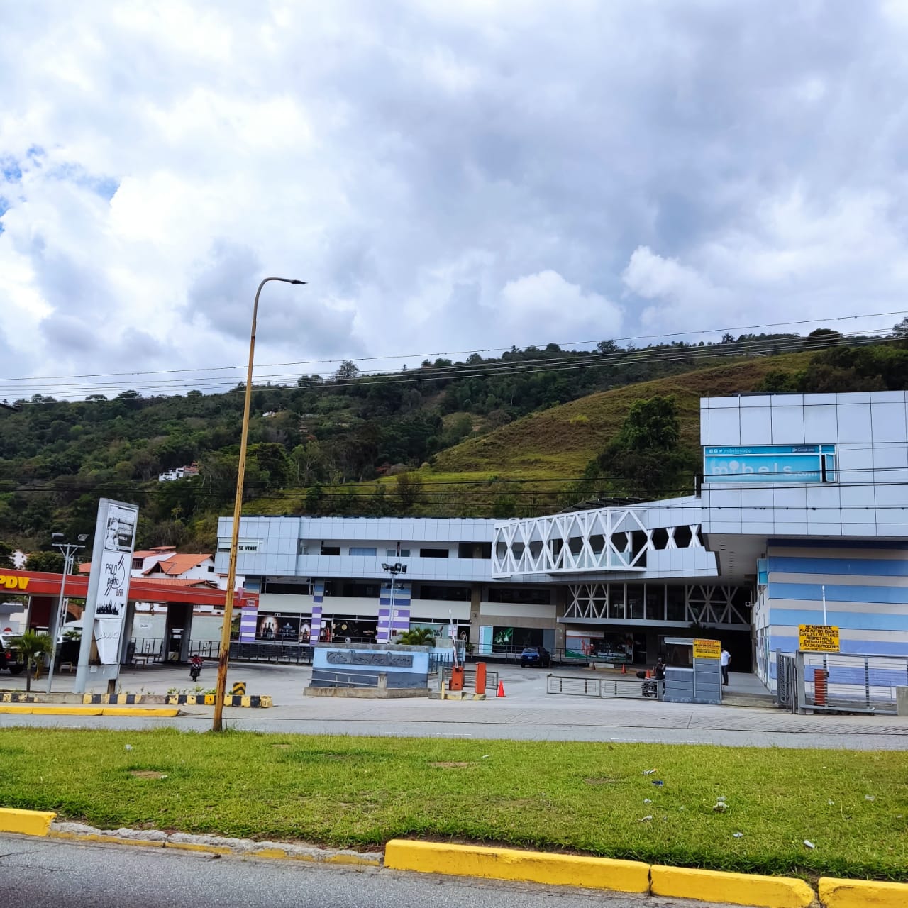 Vecinos pasan la noche atormentados por escándalos de discoteca en Mérida