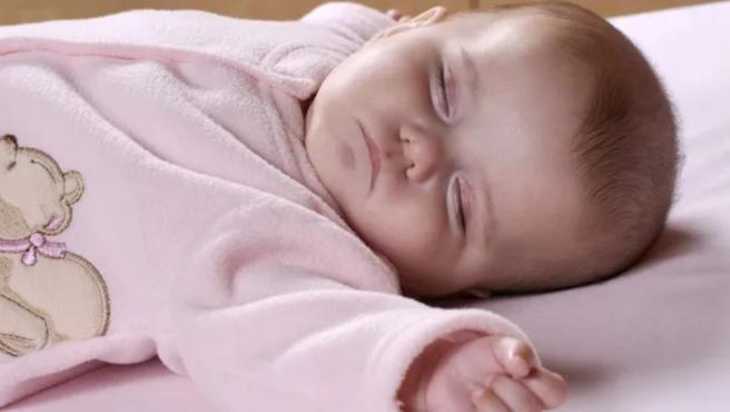 ¿Cuál sería la postura adecuada para un bebé al dormir?