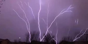 Noche electrizante en Kansas: Capturan en video el rayo “más loco” jamás visto