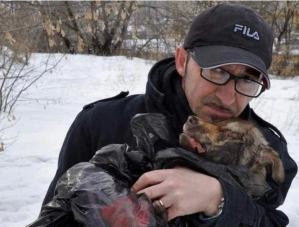 Italiano se niega a abandonar su refugio con 400 animales en Ucrania: prefiere morir que dejarlos