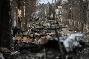 Hallan decenas de civiles muertos en las calles de Bucha tras retirada de ocupantes rusos (Imágenes sensibles)