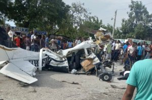 Avión accidentado en zona urbana de Haití dejó seis muertos (Fotos)