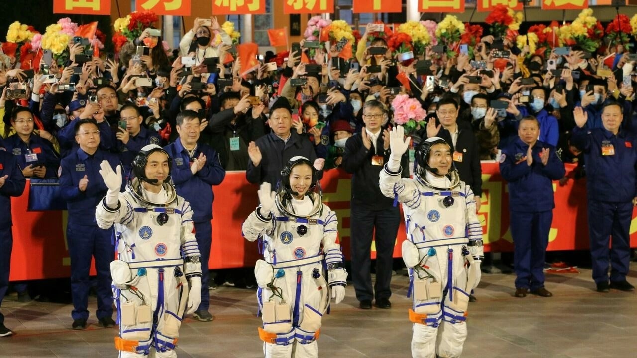 Astronautas chinos vuelven a Tierra tras su misión más larga en el espacio