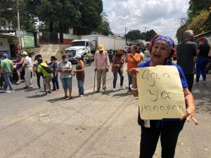 Habitantes de Pariapán con más de 21 días sin agua trancan carretera nacional en Guárico (VIDEO)