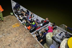 Colombia rescató al menos a 49 migrantes venezolanos que buscaban llegar a la selva de Darién