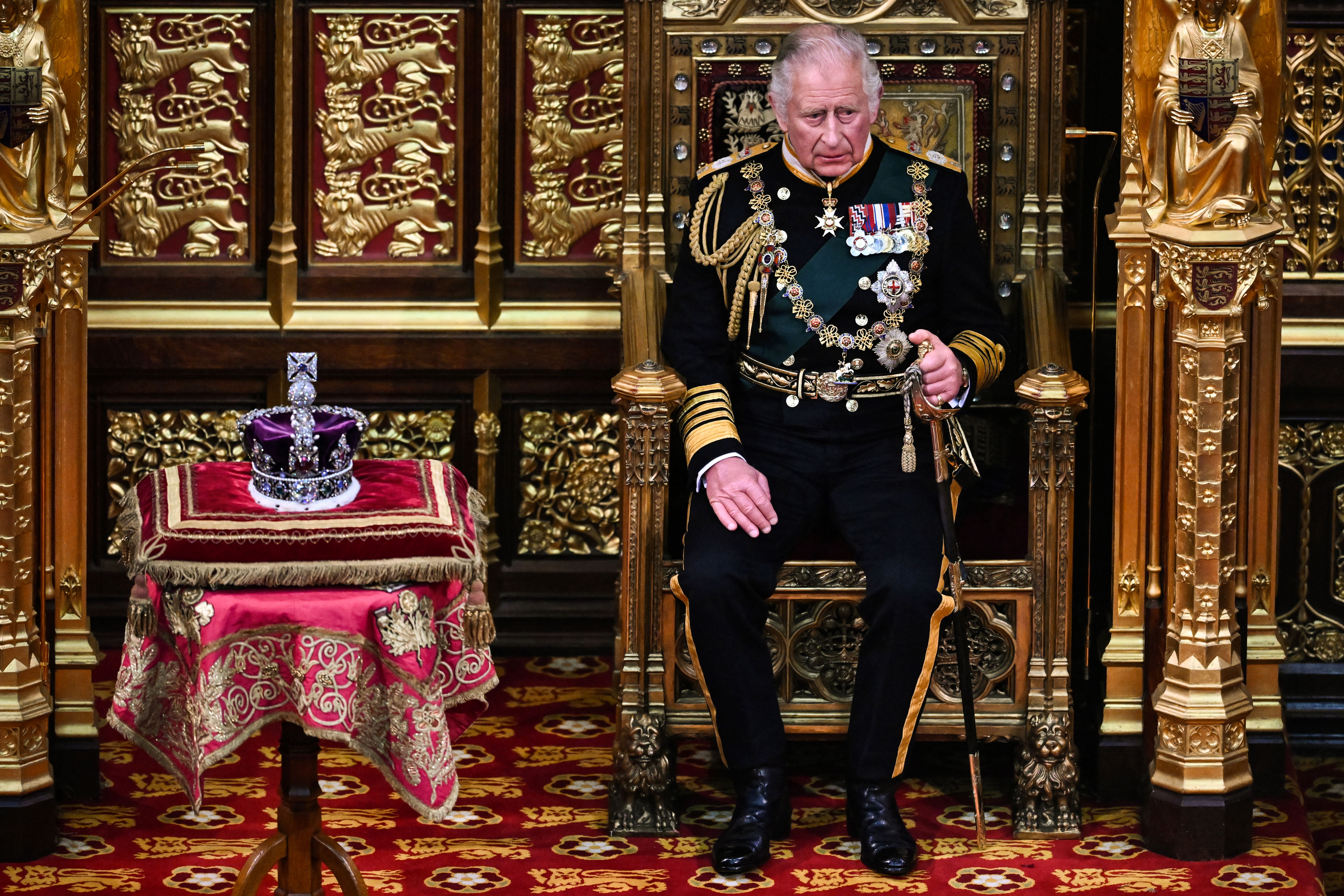 El príncipe Carlos reemplaza por primera vez a Isabel II en el altamente simbólico “discurso del trono”