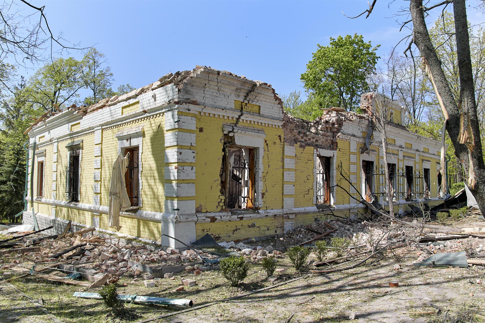 “Imposible” rescatar víctimas de la escuela de Belogorovka, según Ucrania