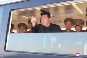 Corea del Norte declara “victoria” sobre el Covid-19 y acusa al sur por la ola de contagios