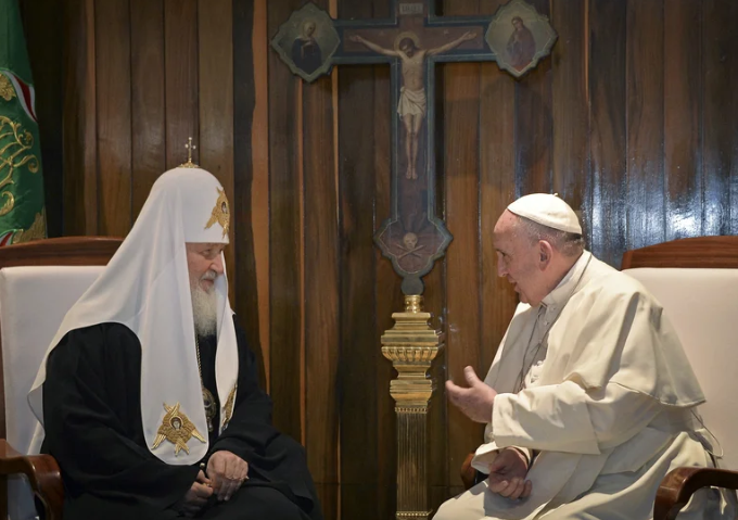La diplomacia del papa Francisco en Ucrania quedó en la cuerda floja política y espiritual