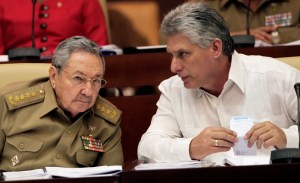 La dictadura cubana aprobó nuevo Código Penal que sanciona con cárcel a quienes insulten a funcionarios públicos