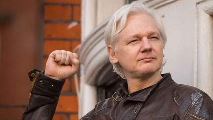 Esposa de Assange advierte que su extradición amenaza “el futuro del periodismo”