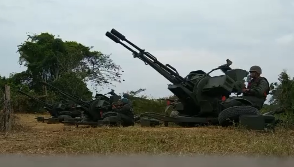 Cañones antiaéreos rusos ZU-23: La nueva arma de Maduro en la frontera (Video)