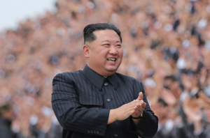 Nuevo disparate de Kim Jong-un: asegura que la ola de Covid que azotó Norcorea “se originó de basura que voló desde el sur”