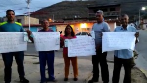 Vecinos de Pantanillo en Cumaná se “parten el lomo” para conseguir un poco de agua (VIDEO)