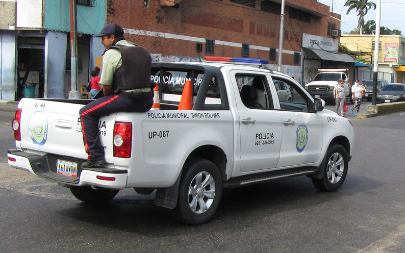 Detuvieron a un salvaje por cortar a su esposa con un pico de botella en Anzoátegui