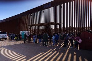 Cifras récord en la frontera: Casi 100 mil migrantes deportados en abril bajo el Título 42