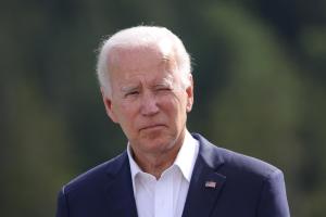 Joe Biden vuelve a dar positivo por Covid y regresa al asilamiento