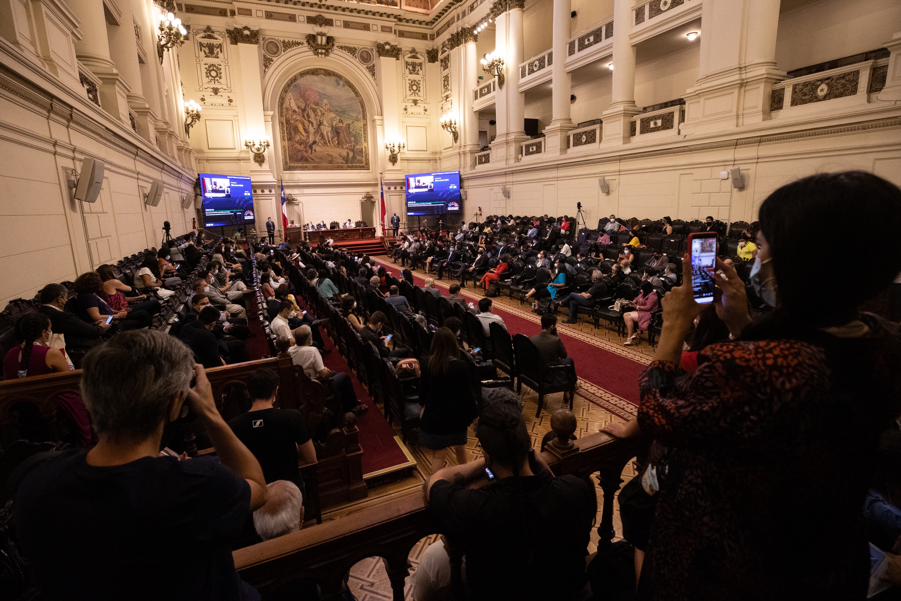 Partidos chilenos retoman negociaciones para redactar una nueva Constitución