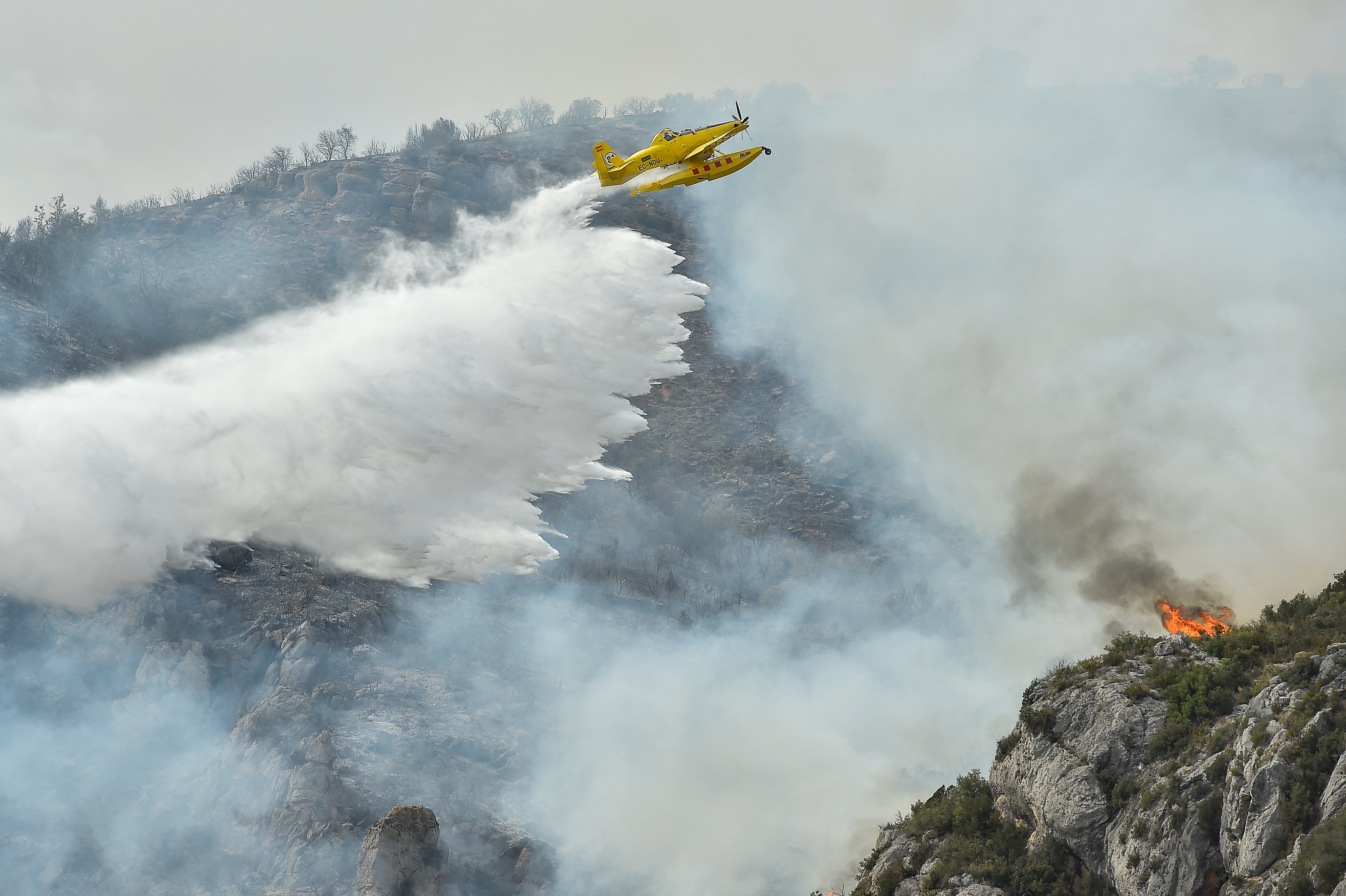 Un gran incendio quema 20 mil hectáreas en España por la intensa ola de calor