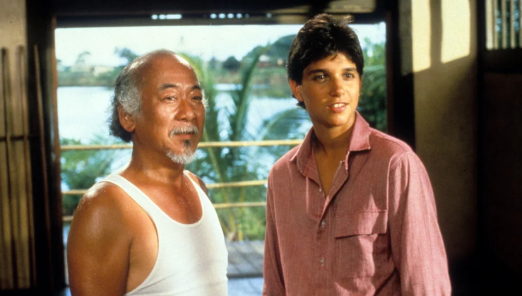 Vivió ocho años en un hospital y hacía stand up en un restaurante: la vida del señor Miyagi, el actor que de karate no sabía nada