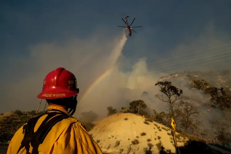 Obligan a evacuar a miles en Arizona y California por devastadores incendios forestales (FOTOS)