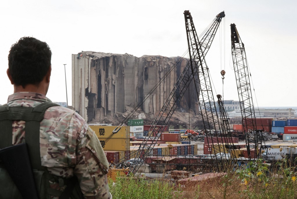 Colapsaron silos del puerto de Beirut que habían resistido a la gigantesca explosión de 2020 (VIDEO)