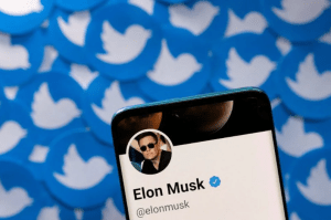 Las acciones de Twitter se desploman luego que Elon Musk cancelara su compra