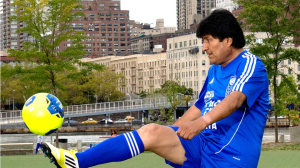 La nueva obsesión de Evo Morales: una copa de fútbol con su propio nombre