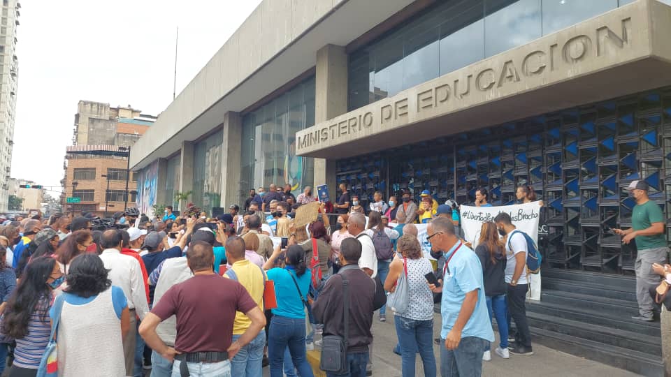 EN FOTOS: cansados de los cuentos del chavismo… educadores protestaron por salarios dignos en Caracas