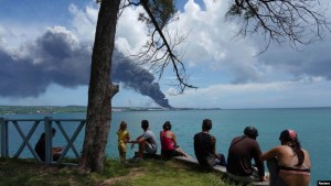 Cuba gets help from México, Venezuela to fight oil fire